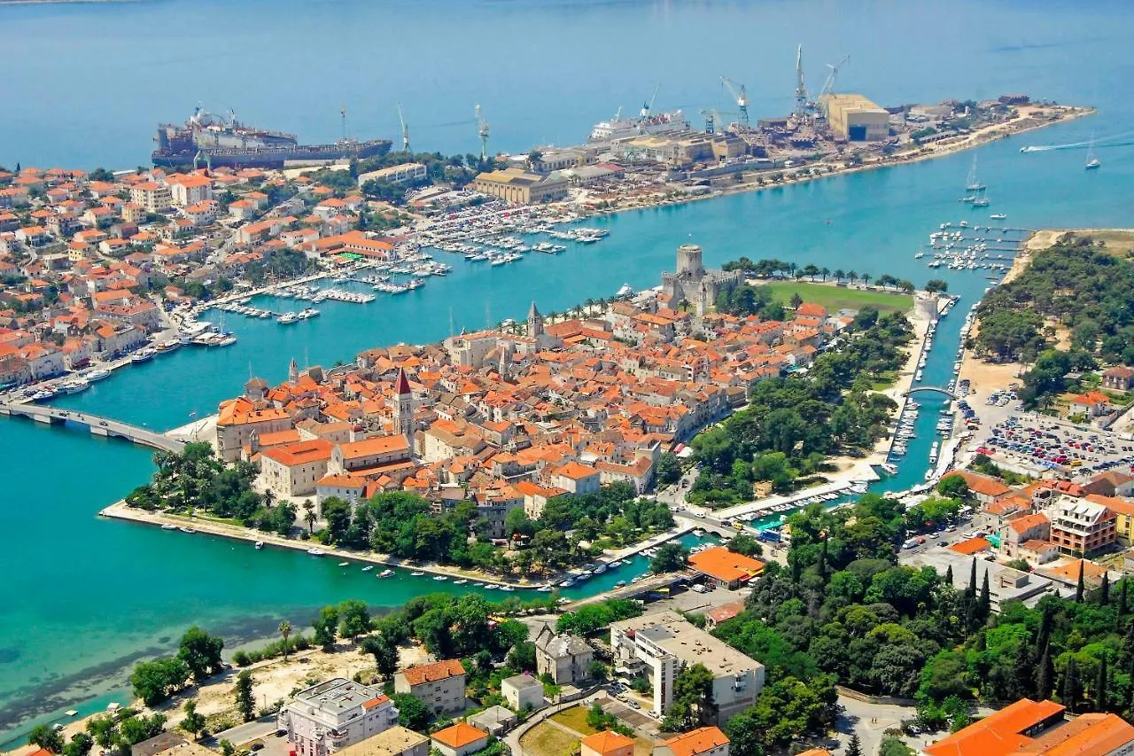 Magnolia 4* Luxury Apartment In Town Center Trogir