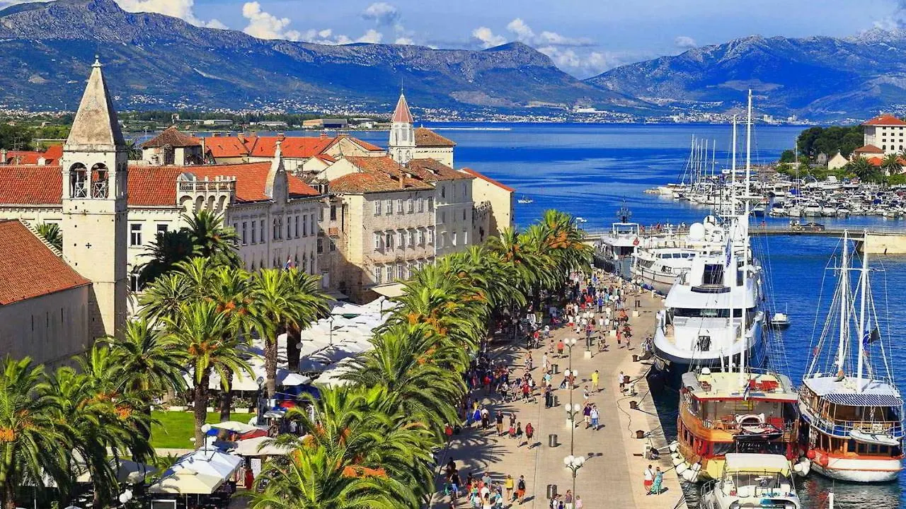 Magnolia 4* Luxury Apartment In Town Center Trogir